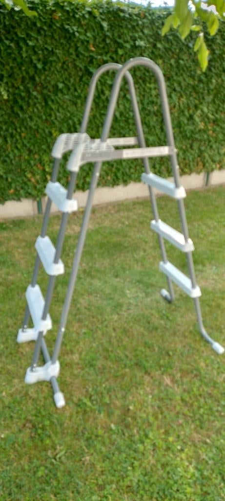 Échelle de piscine Intex, Enlèvement, Comme neuf, Échelle