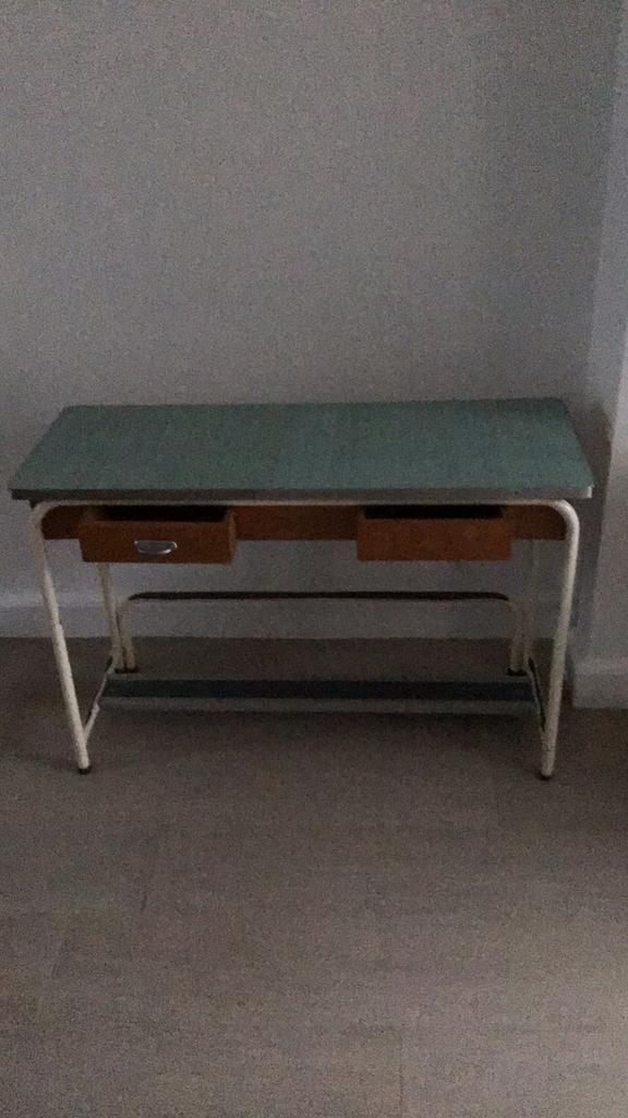 Retro schooltafeltje, Kinderen en Baby's, Kinderkamer | Tafels en Stoelen, Ophalen, Gebruikt, Tafel(s)