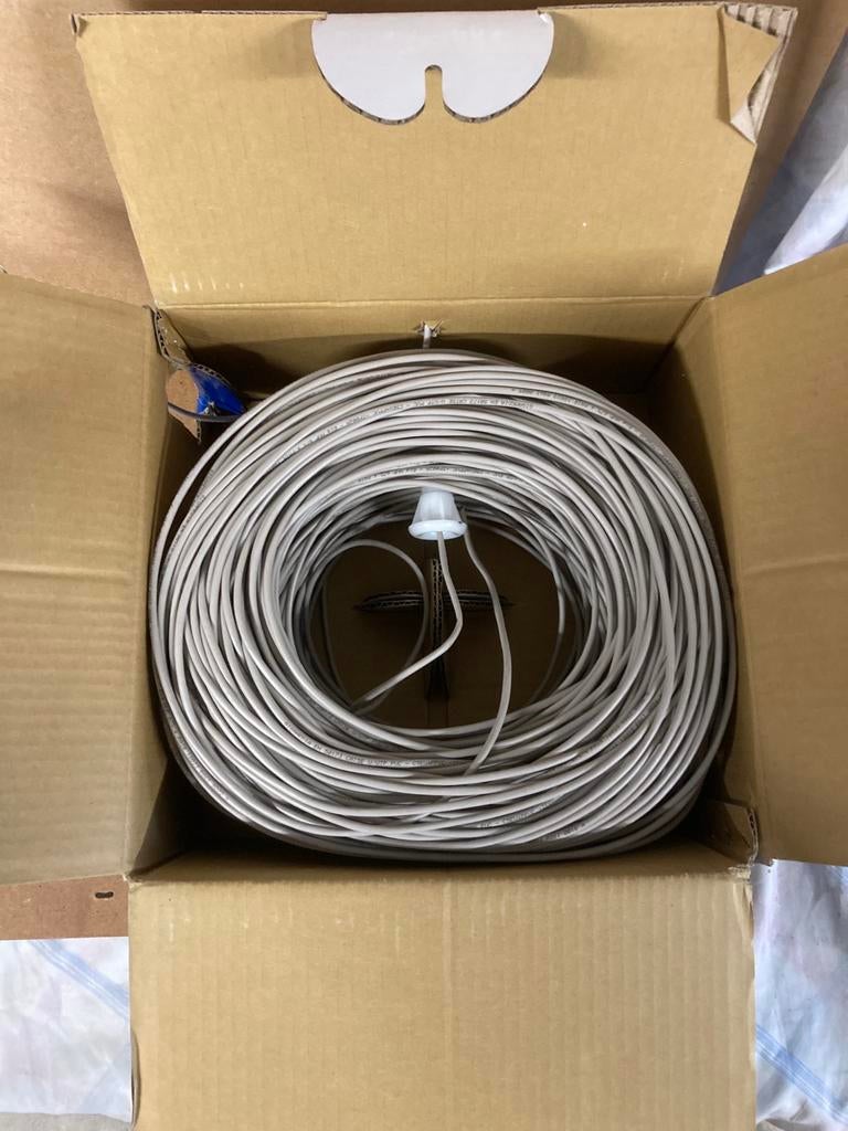 Bobine de 266 mètres de cable réseau u/utp cat5.E, Enlèvement ou Envoi, Neuf