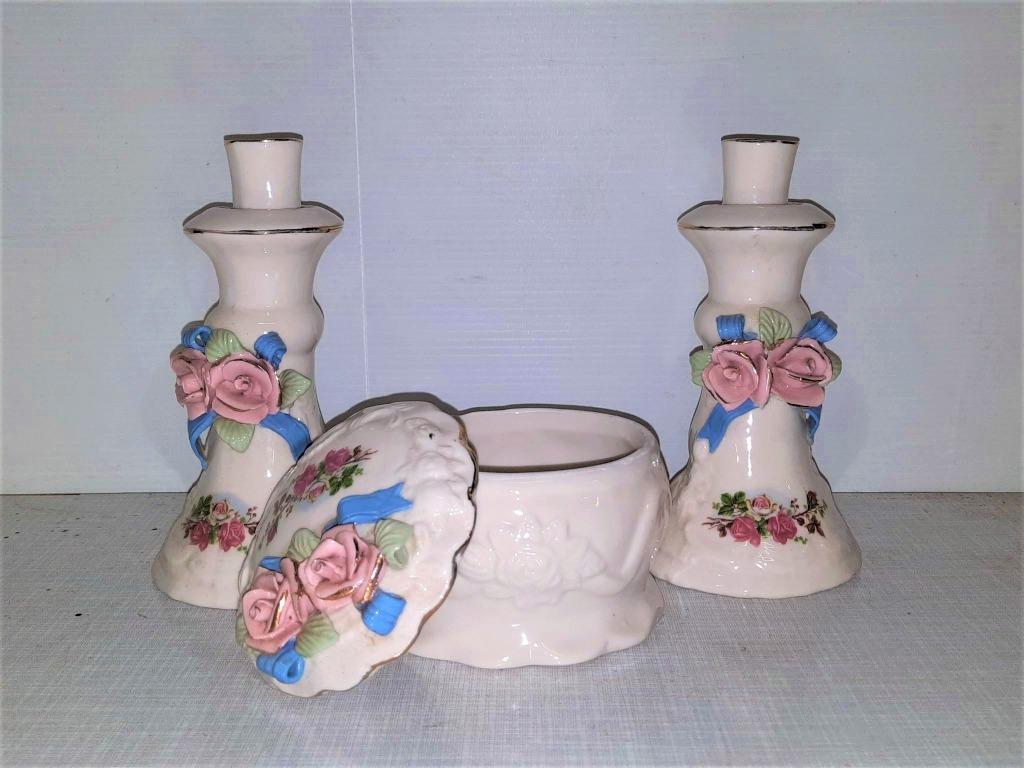 Mooie oude set van 2 porselein kandelaars en juwelendoosje, Antiek en Kunst, Ophalen of Verzenden