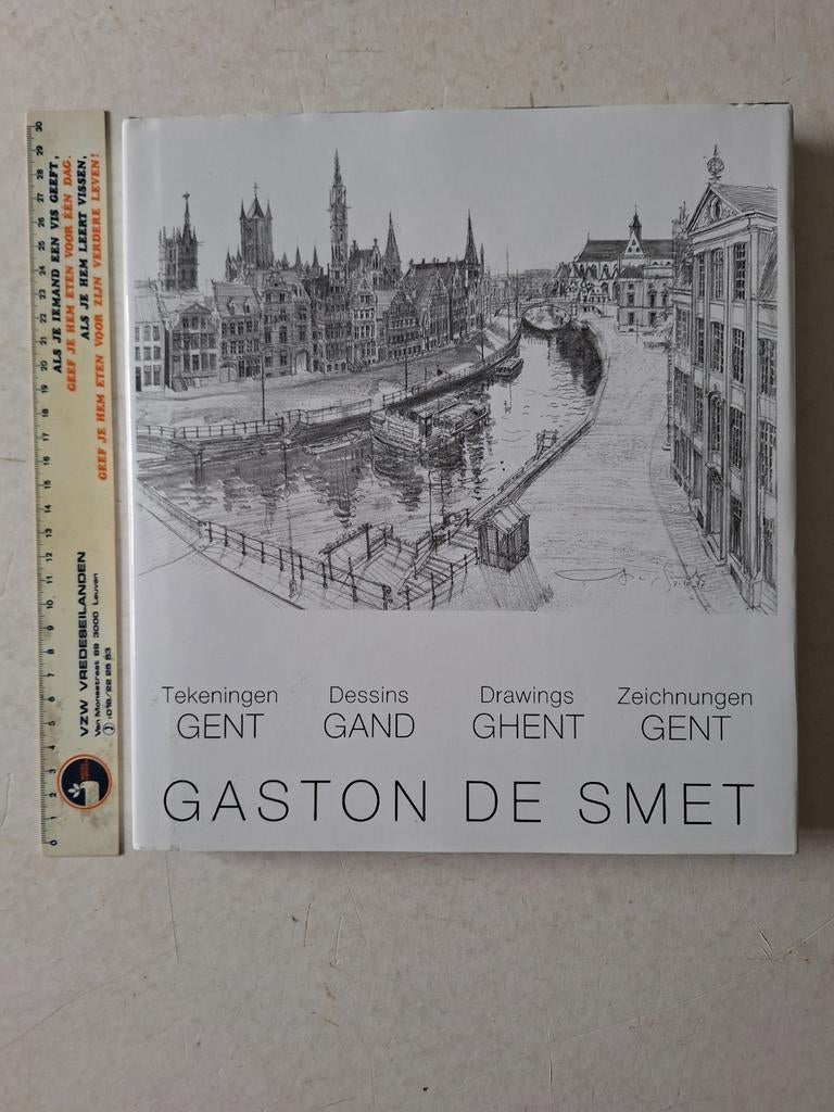Kunstboek Gaston De Smet "Tekeningen Gent" uit 2004, Ophalen of Verzenden, Gelezen