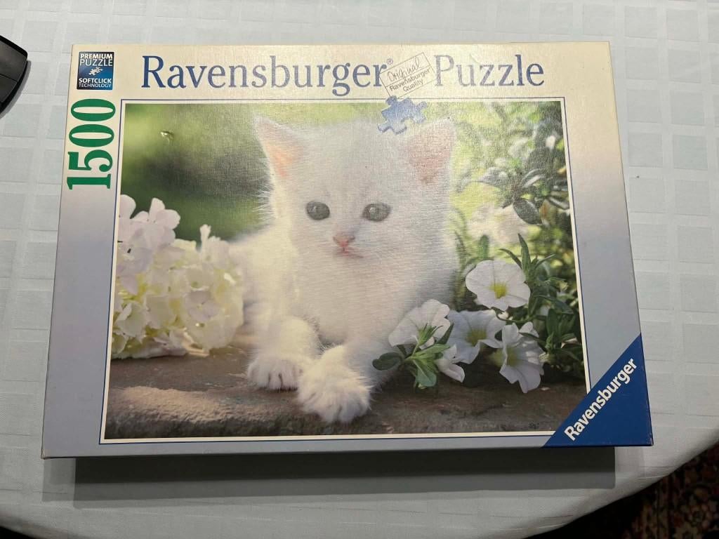 puzzel van  RAVENSBURGER 1500st. wit katje, Hobby en Vrije tijd, Denksport en Puzzels, Zo goed als nieuw, Legpuzzel, 500 t/m 1500 stukjes
