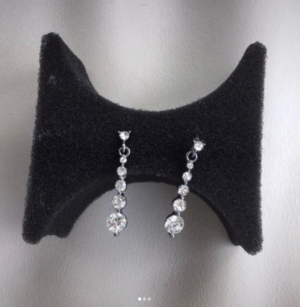 Nouvelles boucles d'oreilles en strass, Neuf, Enlèvement ou Envoi, Avec strass, Argent