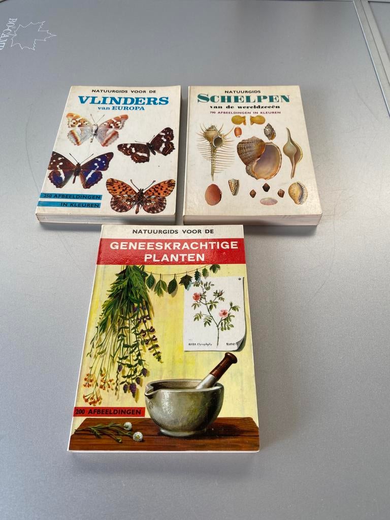 🍄 3 Natuurgidsen met uitleg + fotos in goede staat, Ophalen of Verzenden, Zo goed als nieuw