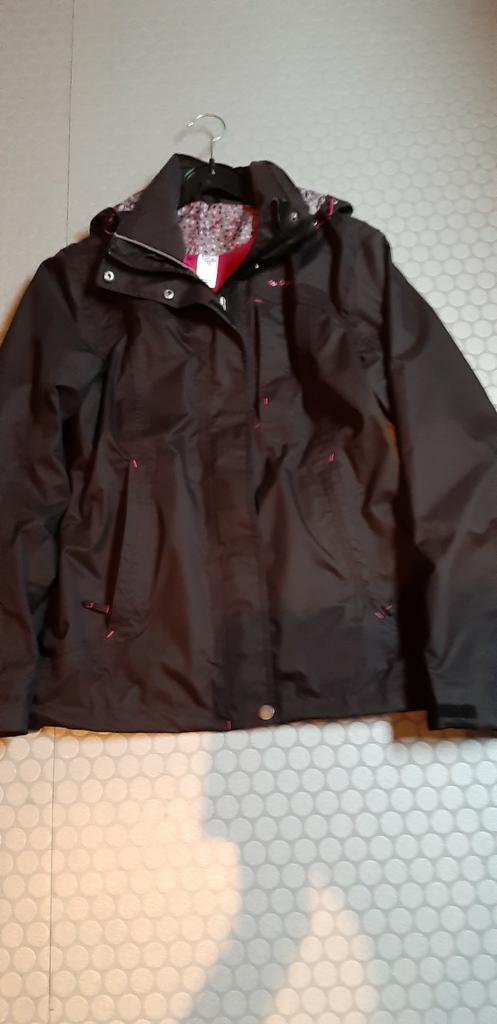 Regenjas van Quechua, Kleding | Dames, Ophalen of Verzenden, Zo goed als nieuw, Maat 38/40 (M), Zwart