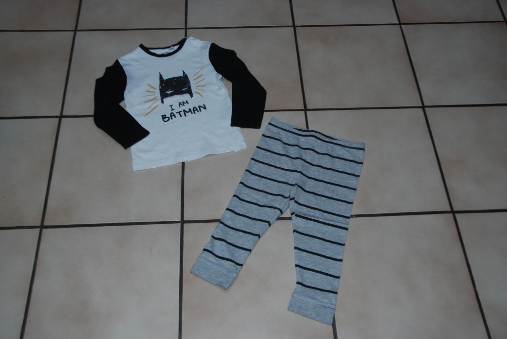 Witte en grijze„Batman” pyjama 2 stuks T98 of 2/3A als NIEUW, Kinderen en Baby's, Kinderkleding | Maat 98, Zo goed als nieuw, Jongen