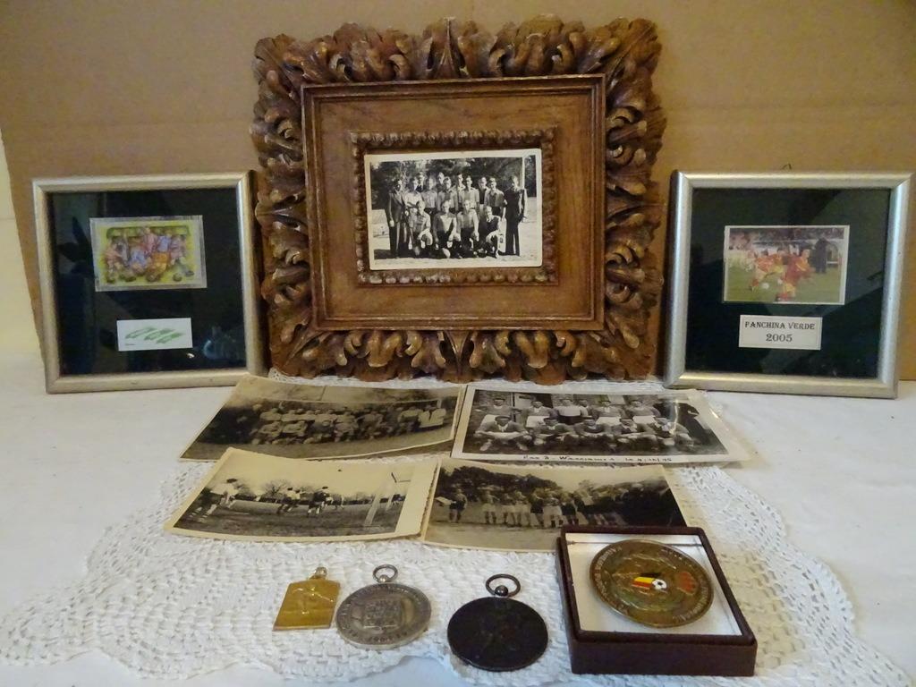 Collectie voetbal verzamelobjecten Los te koop 1921-2006, Verzamelen, Sportartikelen en Voetbal, Ophalen of Verzenden, Gebruikt