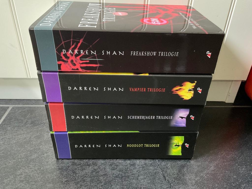 Volledige reeks boeken Darren Shan 1-12 Fantasy Halloween, Ophalen of Verzenden, Zo goed als nieuw, Darren Shan
