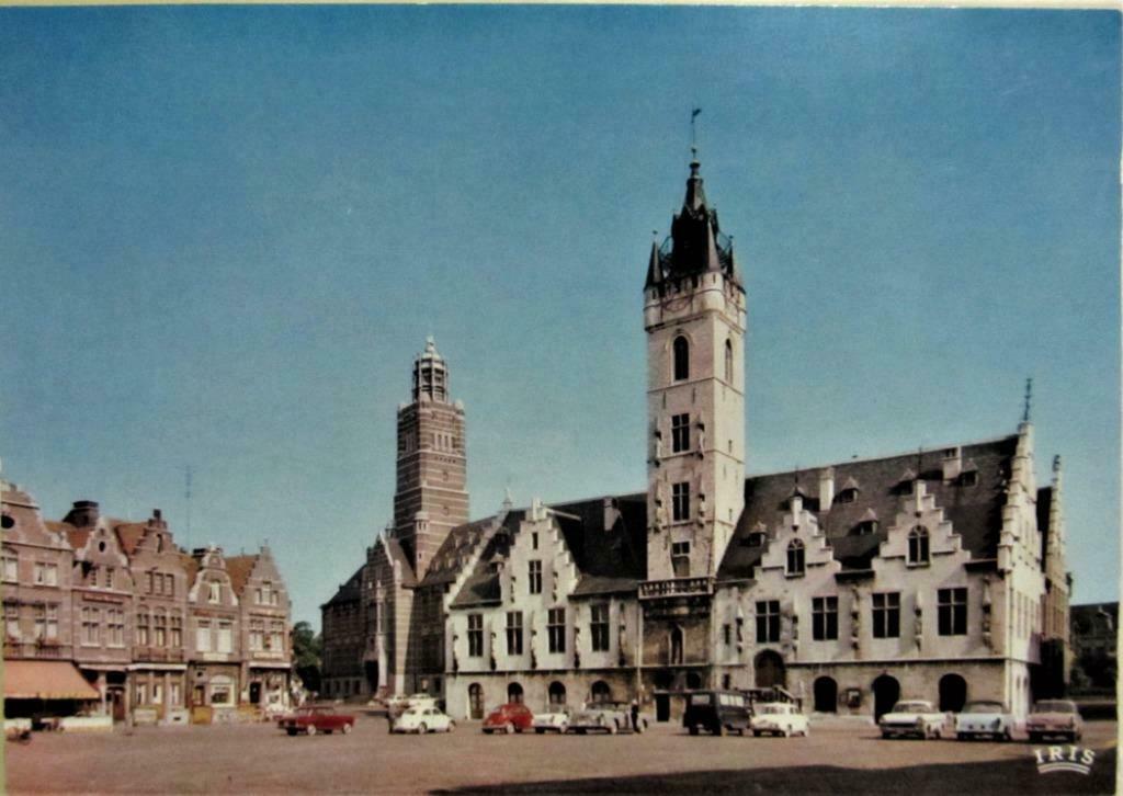 POSTKAART- DENDERMONDE, DE GROTE MARKT MET STADHUIS, Ophalen of Verzenden, Ongelopen, Oost-Vlaanderen