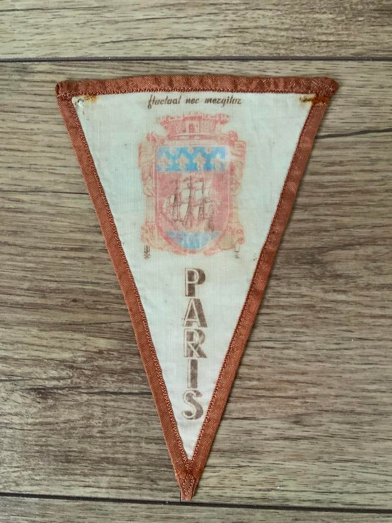 Vintage vaantje vlaggetje Parijs tekst fluctuat nec mergitur, Ophalen of Verzenden