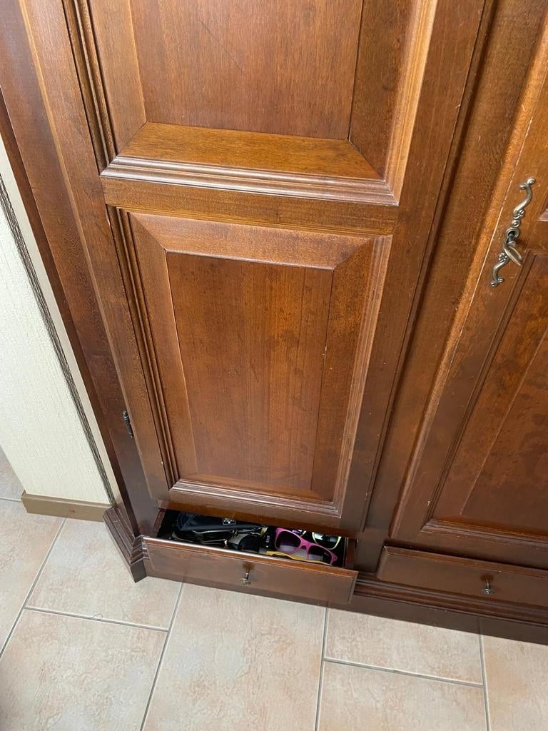 Armoire de hall, Enlèvement