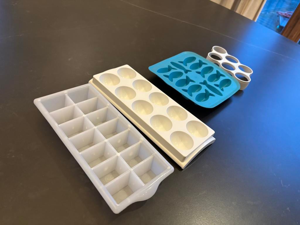 GRATUIT – Bacs à glaçons & moules congélation (divers), Enlèvement, Utilisé, Autres types, Autres matériaux