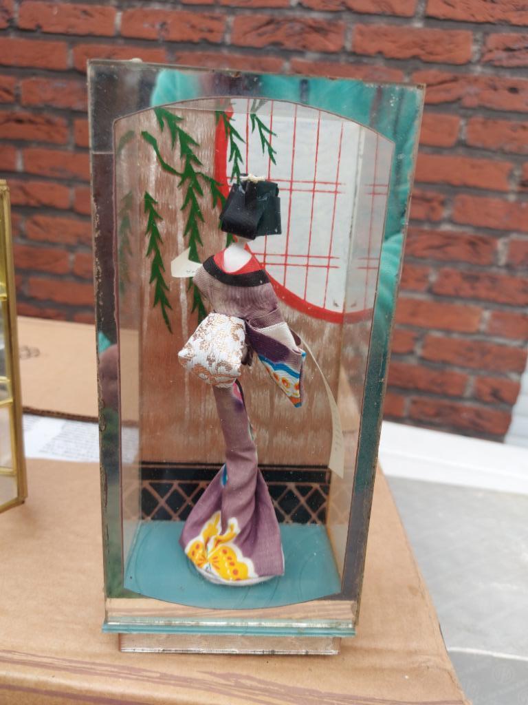 dame chinoise à lunettes etagere, Enlèvement ou Envoi, Comme neuf