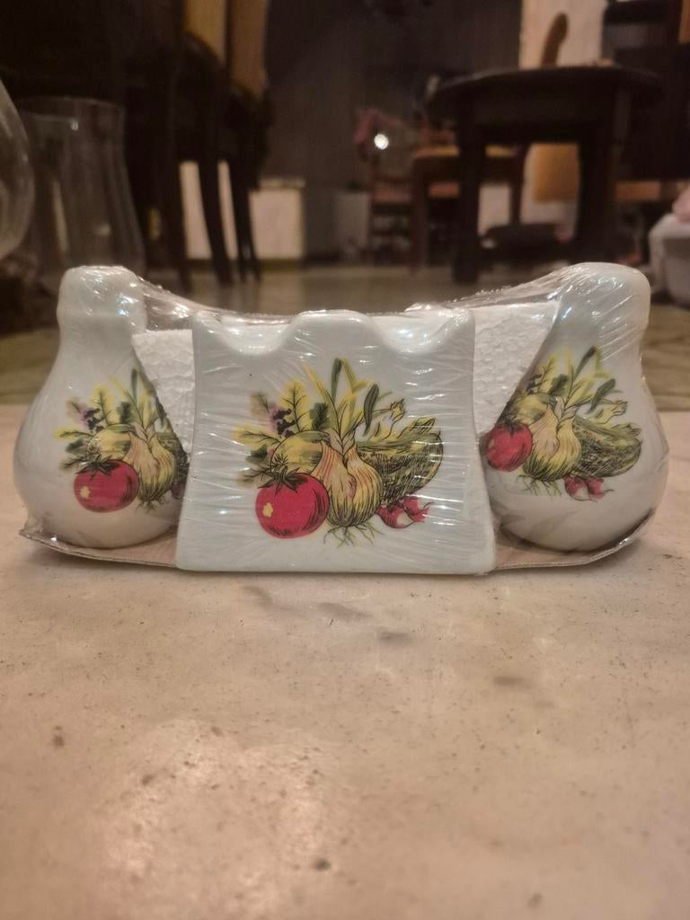 Poivrier/salière et pose serviettes vintage en parfait état, Enlèvement, Comme neuf, Ovale, Autres matériaux