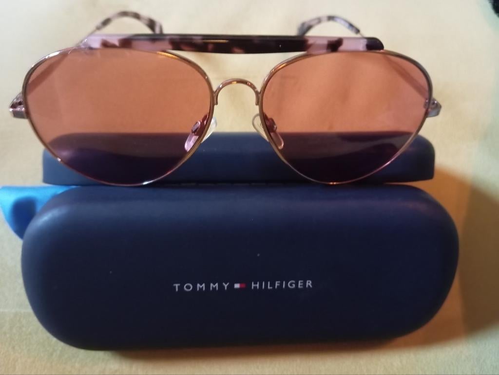 Tommy Hilfiger - pink aviator sunglasses, Handtassen en Accessoires, Ophalen of Verzenden
