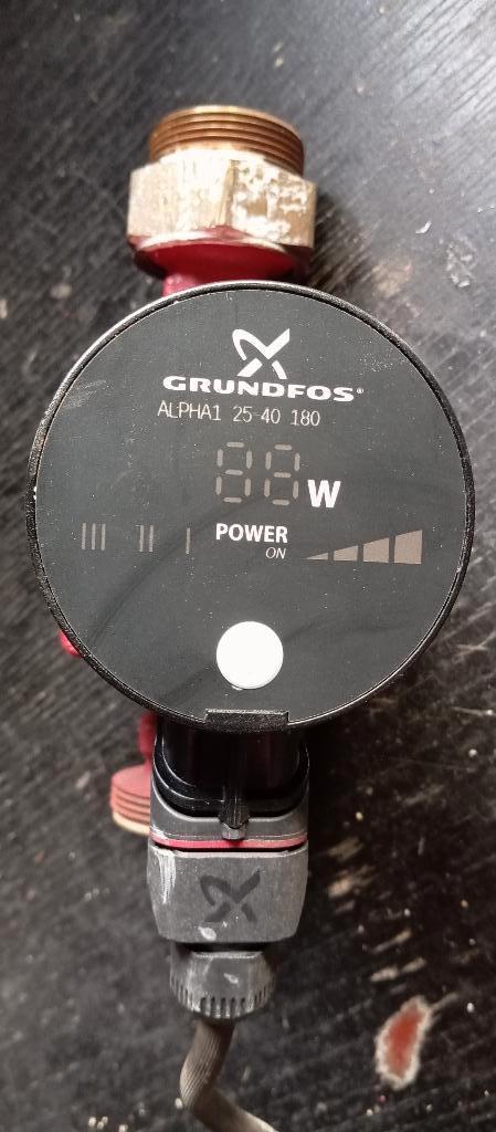2 x Grundfos ALPHA1 25-40 180 circulatiepompen, Doe-het-zelf en Bouw, Ophalen of Verzenden, Zo goed als nieuw, Overige typen
