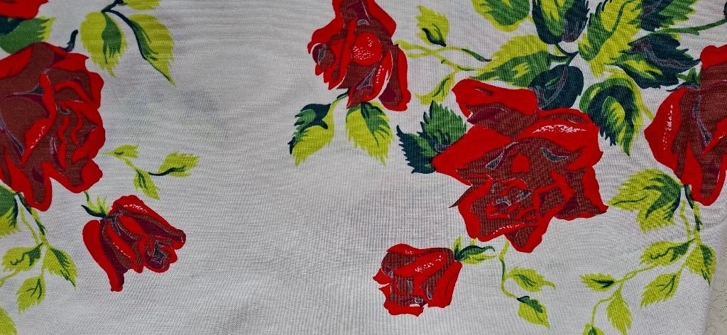 Tafellaken 100% katoen rode bloemen l. 1m95 B 1m33, Huis en Inrichting, Ophalen of Verzenden, Zo goed als nieuw, Rechthoek