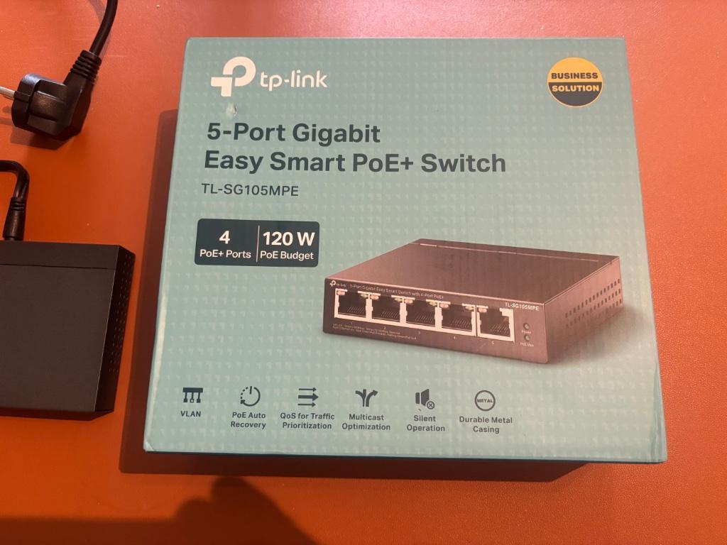 Easy Smart Switch 5 ports Gigabit  avec 4 ports PoE+, Informatique & Logiciels, Enlèvement ou Envoi, Comme neuf