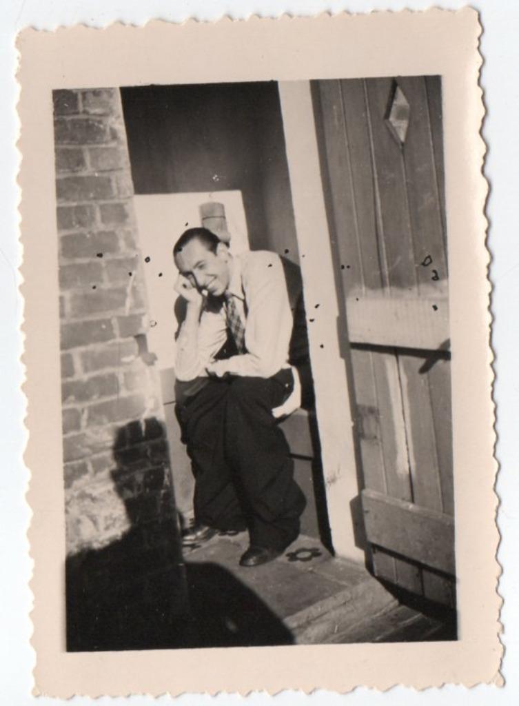 René Huart (deux photos des années 1940), Enlèvement ou Envoi, Photo, Utilisé, 1940 à 1960