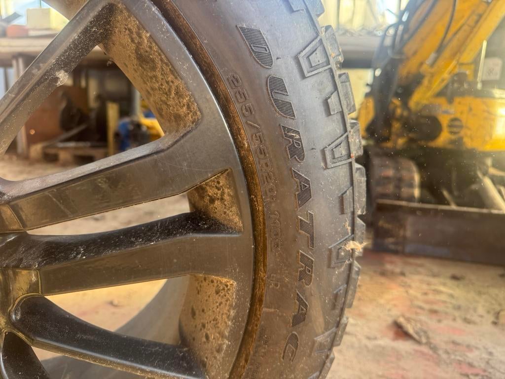 Goodyear wrangler duratrac land rover, Enlèvement