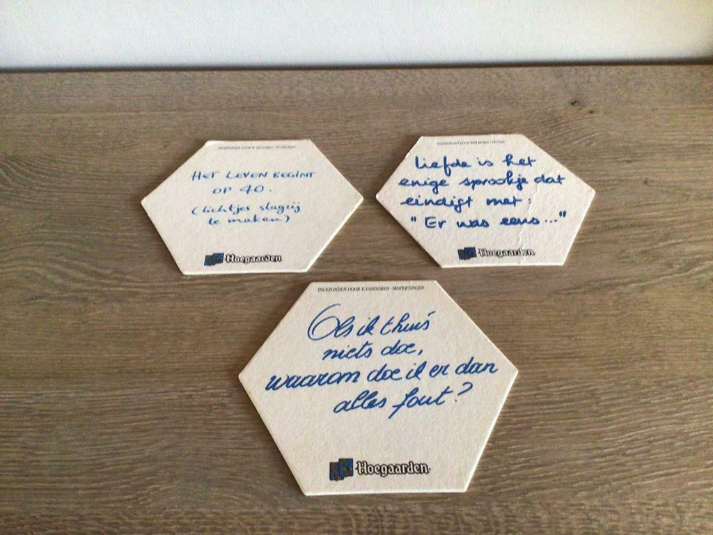 Bierviltjes Hoegaarden, 3 stuks, Verzamelen, Biermerken, Ophalen of Verzenden, Zo goed als nieuw