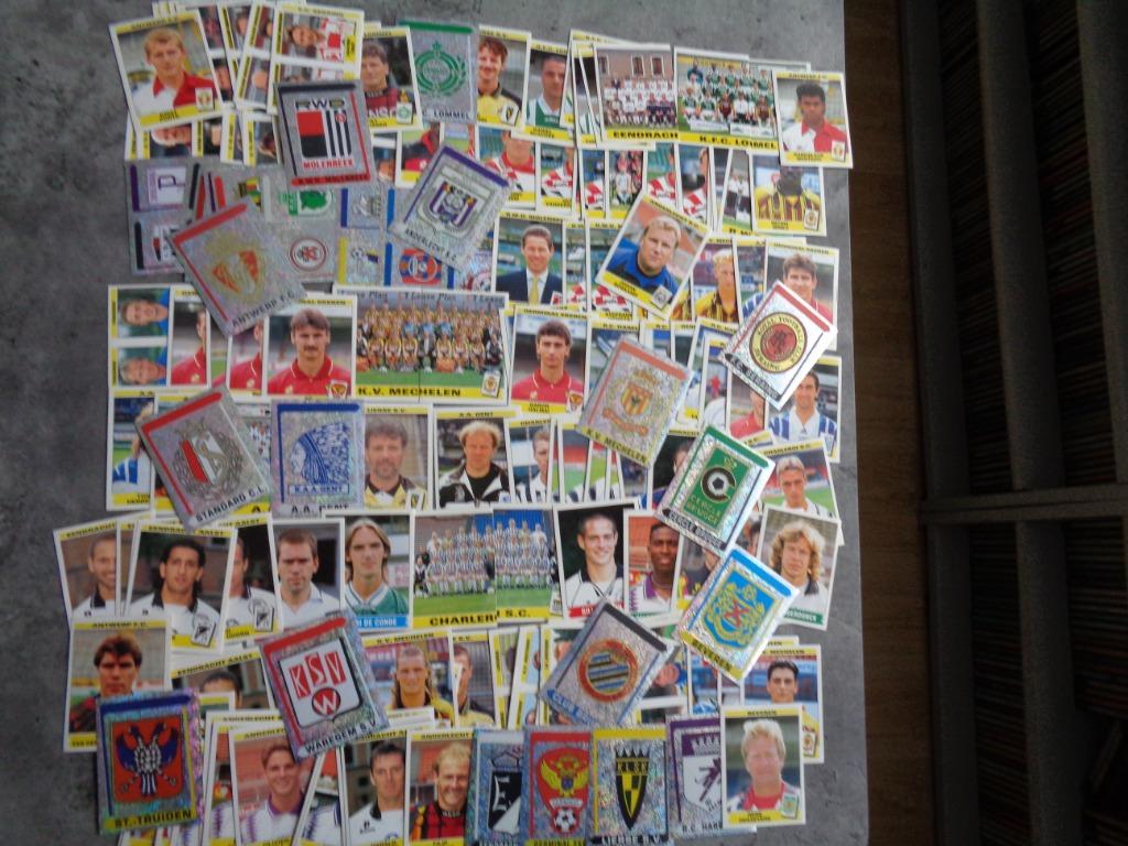 PANINI VOETBAL STICKERS FOOTBALL 96 PLAATJES EN EMBLEMEN BAD, Verzenden, Zo goed als nieuw