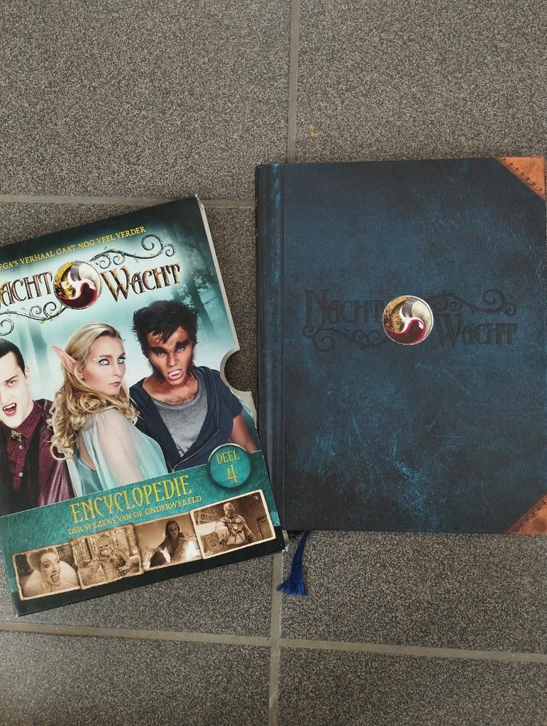 Boek de nachtwacht encyclopedie deel 4, Boeken, Ophalen of Verzenden, Zo goed als nieuw