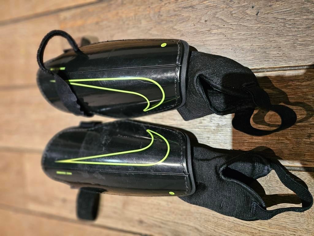 Nike medium, Enlèvement, Comme neuf