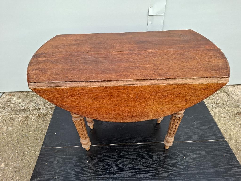 Table six pieds en noyer époque Louis Philippe, Enlèvement