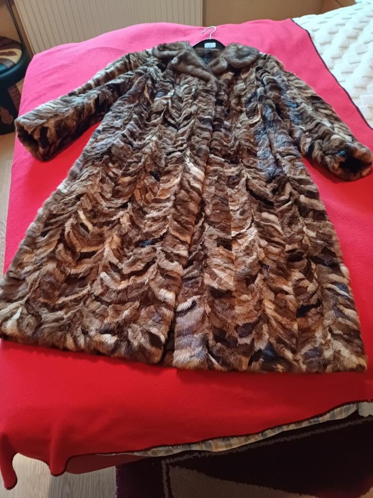 Très beau manteau de fourrure porté deux fois, comme neuf, Enlèvement, Comme neuf, Taille 42/44 (L)