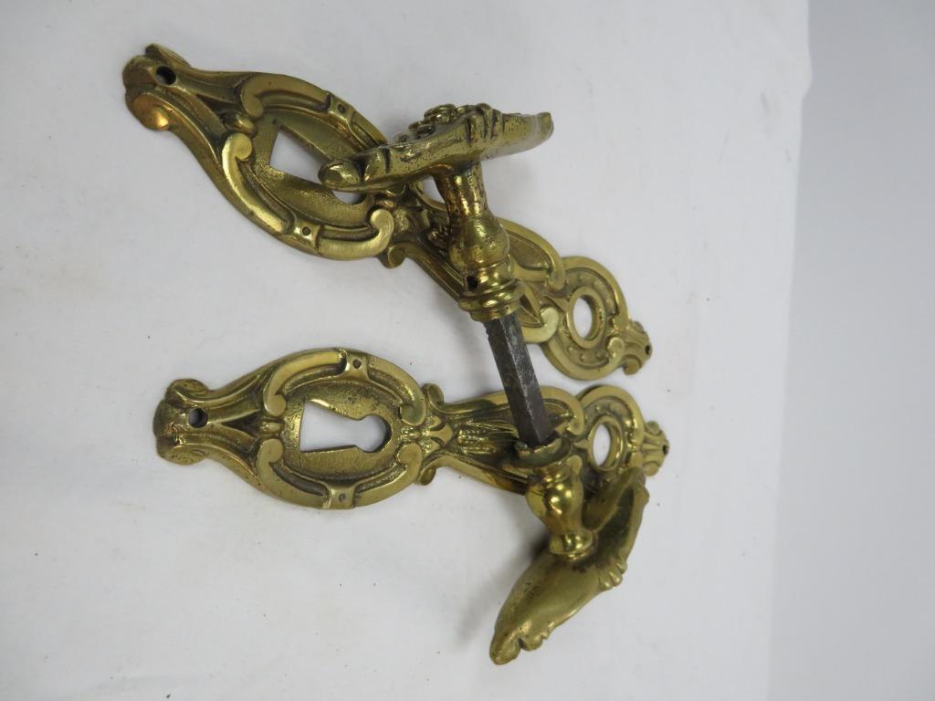 Art Nouveau messing klink met deurbeslag, Antiek en Kunst, Ophalen, Koper