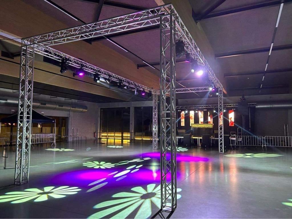 Verhuur van lichtbrug constructies (vierkante truss), Ophalen, Zo goed als nieuw
