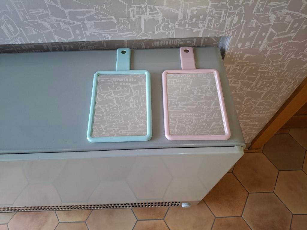 2 spiegels lichtgroen en roze overmeten 13.5 x 18.5 cm, Enlèvement ou Envoi, Neuf