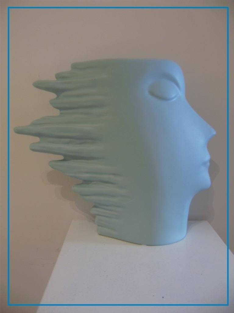 DESIGN : Vaas in watergroen aardewerk >>> FACE <<<, Antiquités & Art, Art | Objets design, Enlèvement, Vase, Vert, Pierre/céramique