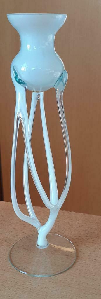 Witte glazen kandelaar met zeer lichtblauwe reflecties., Overige materialen, 25 tot 50 cm, Ophalen of Verzenden, Zo goed als nieuw