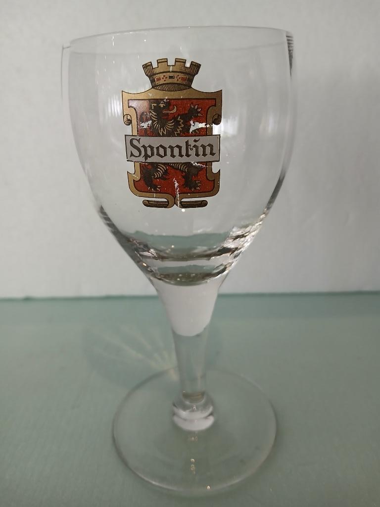 Verre à eau sur pied des SOURCES DE SPONTIN, Collections, Enlèvement ou Envoi, Utilisé, Verre à eau