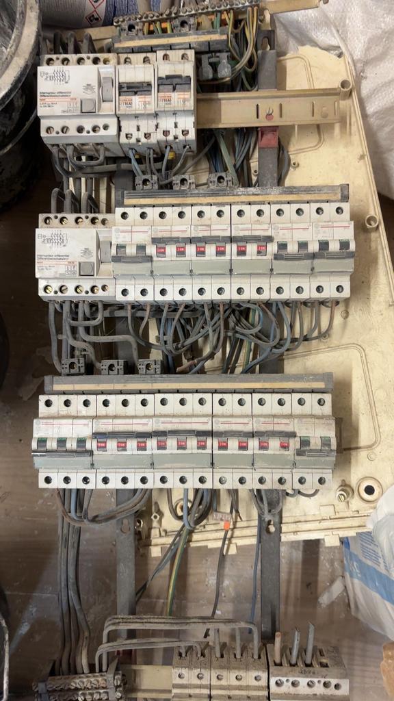 Disjconteur / differentiel 100 euros le lot, Bricolage & Construction, Électricité & Câbles, Enlèvement, Utilisé