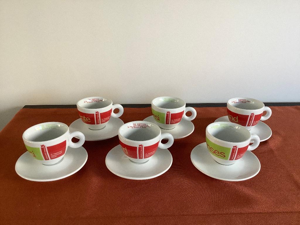 Illy kopjes Biënnale di Venezia, Ophalen of Verzenden, Zo goed als nieuw, Porselein, Kop en/of schotel