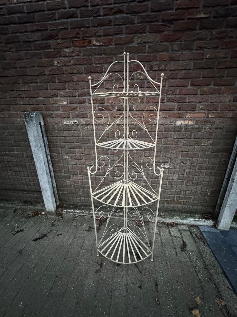 Metalen rek, Ophalen