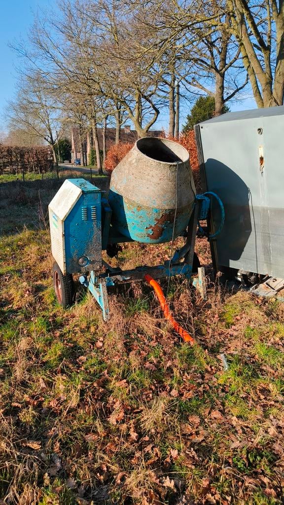 MALAXEUR À BÉTON MOBILE ROBUSTE POLIERI 350L, Enlèvement