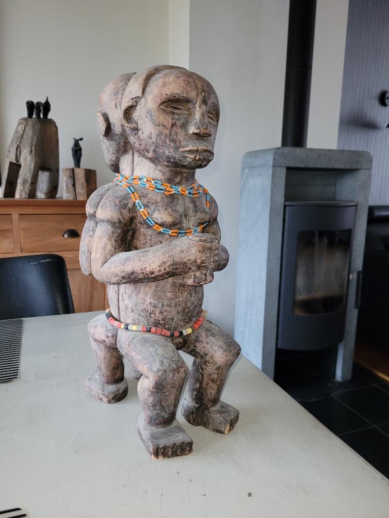 Uniek afrikaanse houten beeld, voorstelling van een tweeling, Antiek en Kunst, Ophalen
