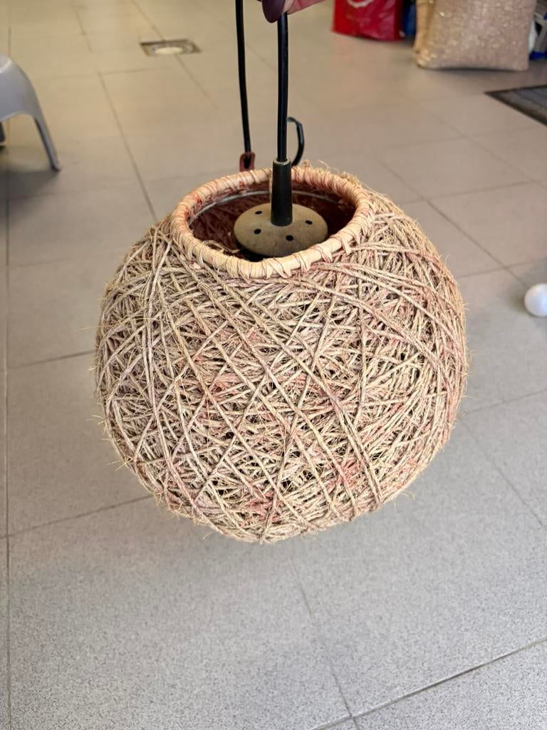 Lustre boule en corde, Enlèvement, Utilisé