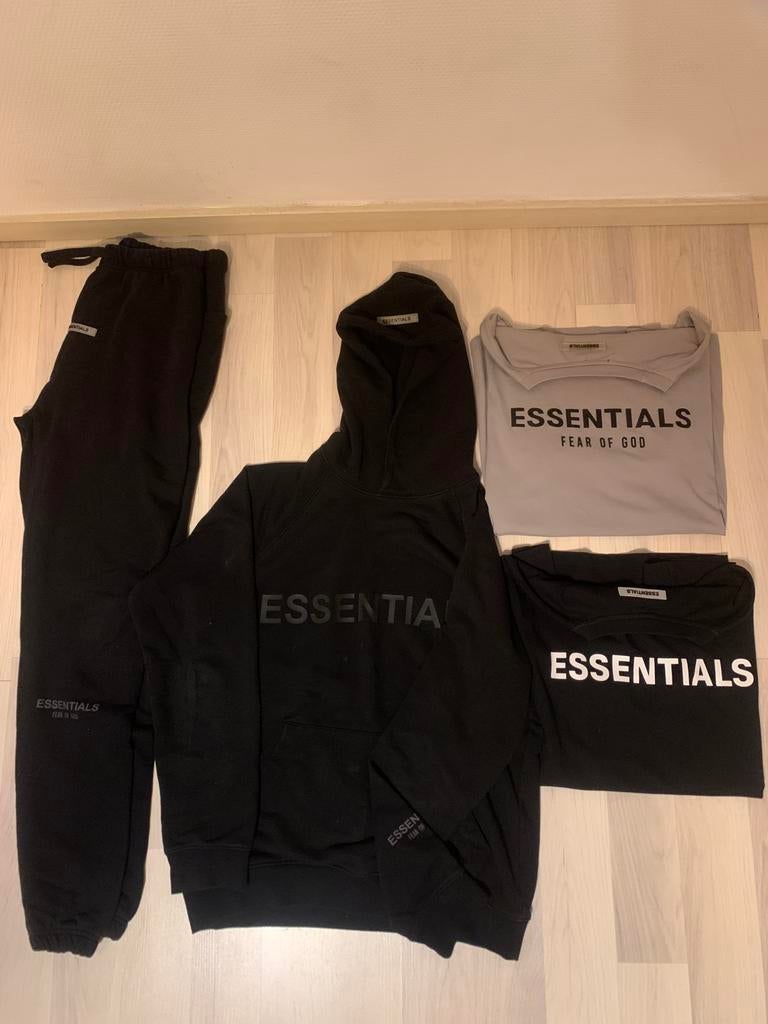 Essentials trainingspak + T-shirts – maat L – zwart, Kleding | Heren, Ophalen, Zo goed als nieuw, Maat 52/54 (L)