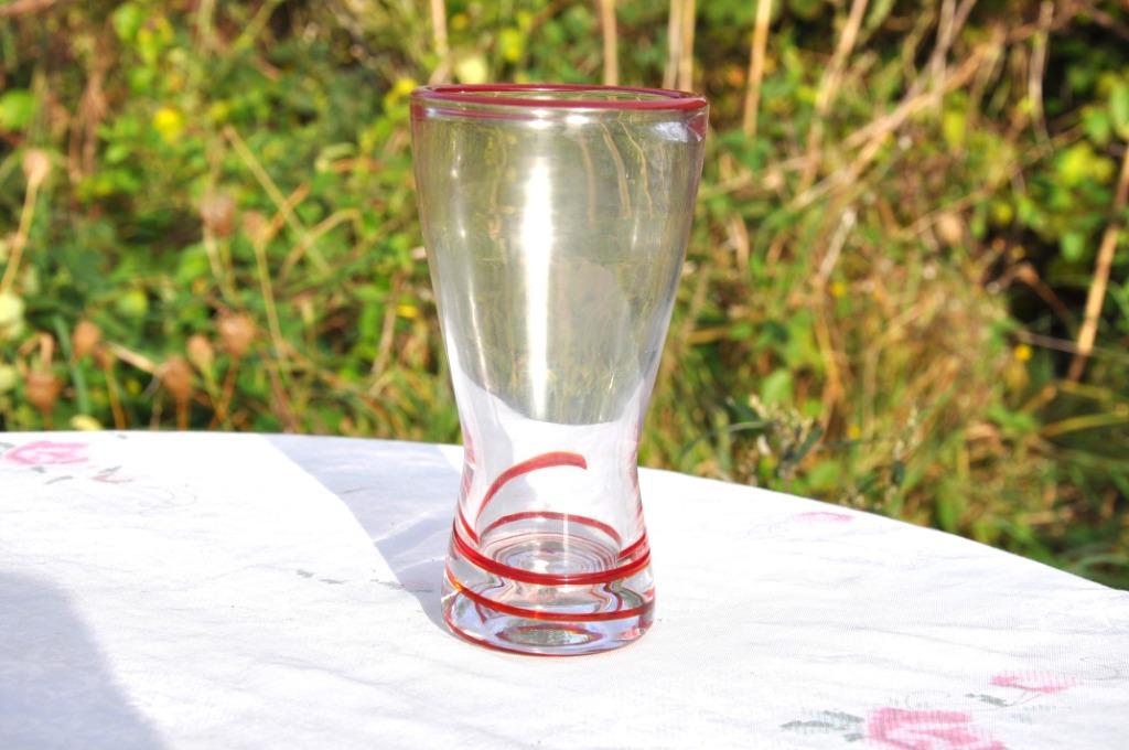 vase cintré en verre ligne bordeau, Enlèvement ou Envoi, Comme neuf, Verre