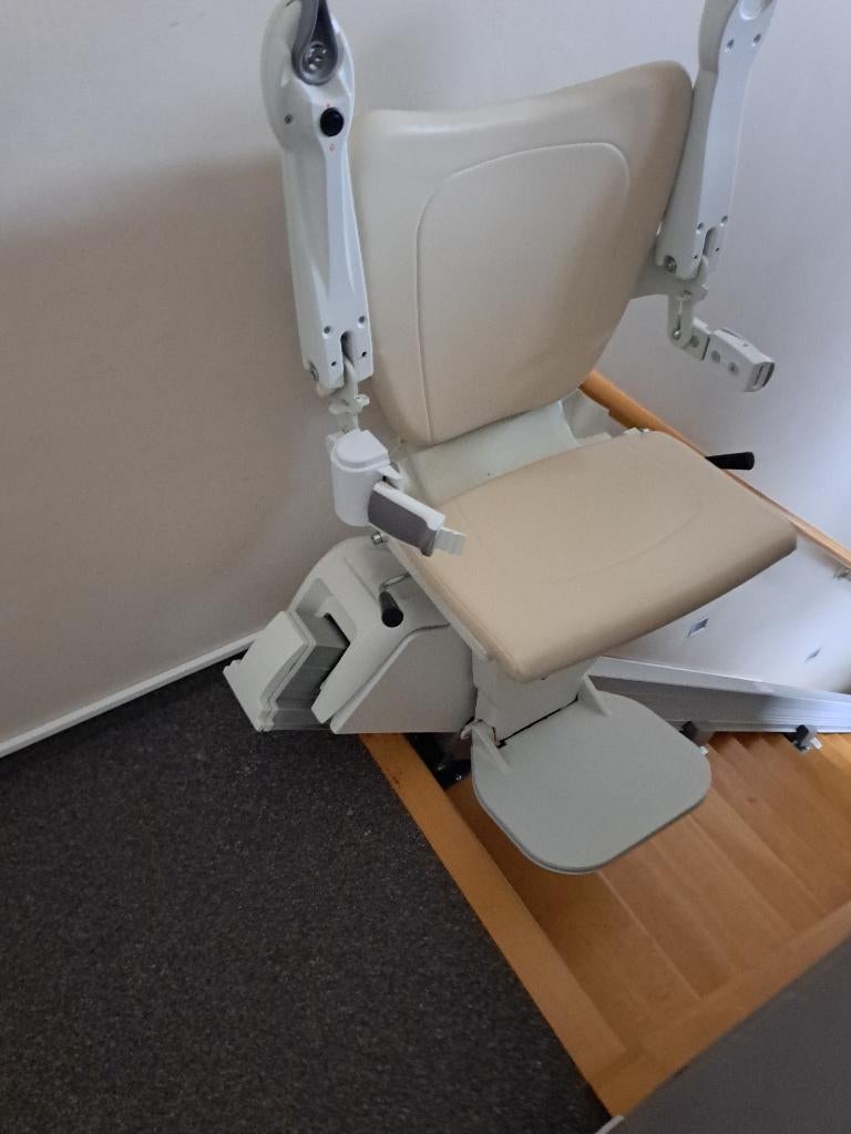 traplift handicare, Diversen, Ophalen, Zo goed als nieuw, Recht
