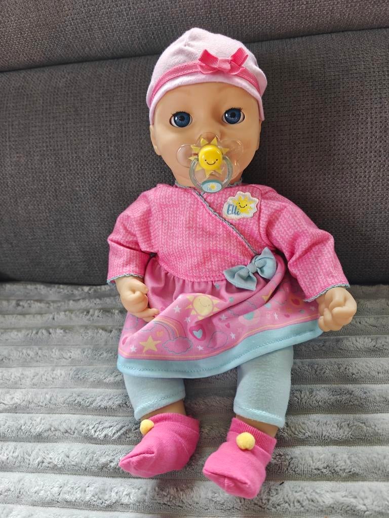 Zapf creation baby Elli, lacht met haar mondje, brabbelt..., Ophalen of Verzenden, Zo goed als nieuw, Babypop
