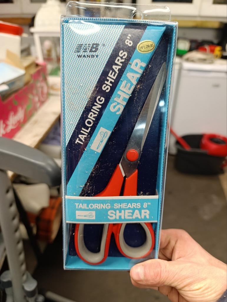 Huishoud schaar nieuw in de doos, Ophalen
