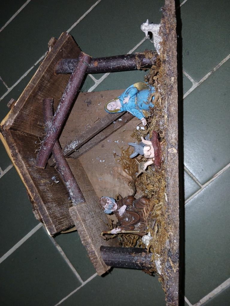 Vintage kerststal met beeldjes. Afm.L.22cm en H.20cm., Ophalen of Verzenden