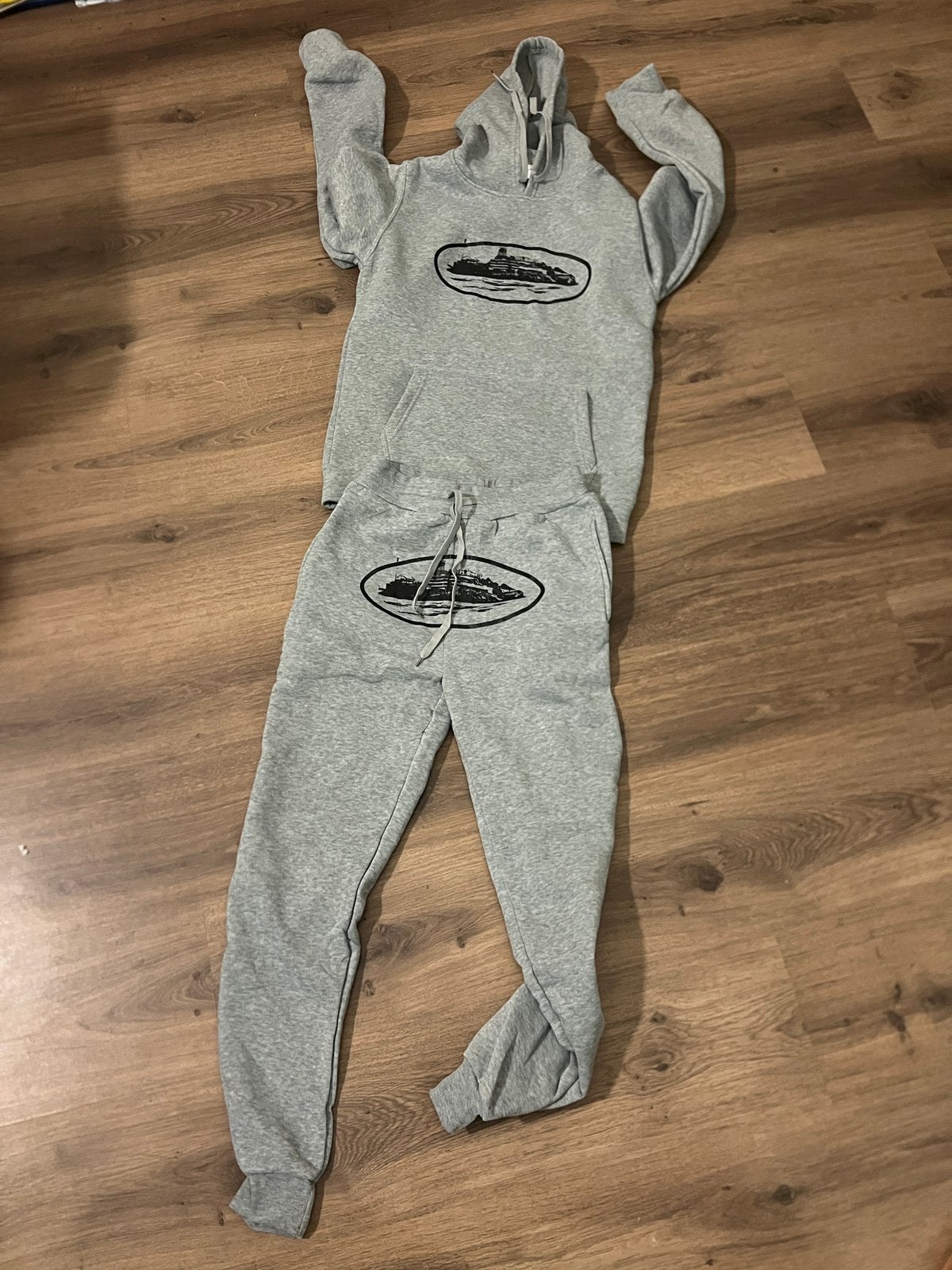 Grijze Corteiz set maat S, Gris, Enlèvement ou Envoi, Comme neuf, Autres types