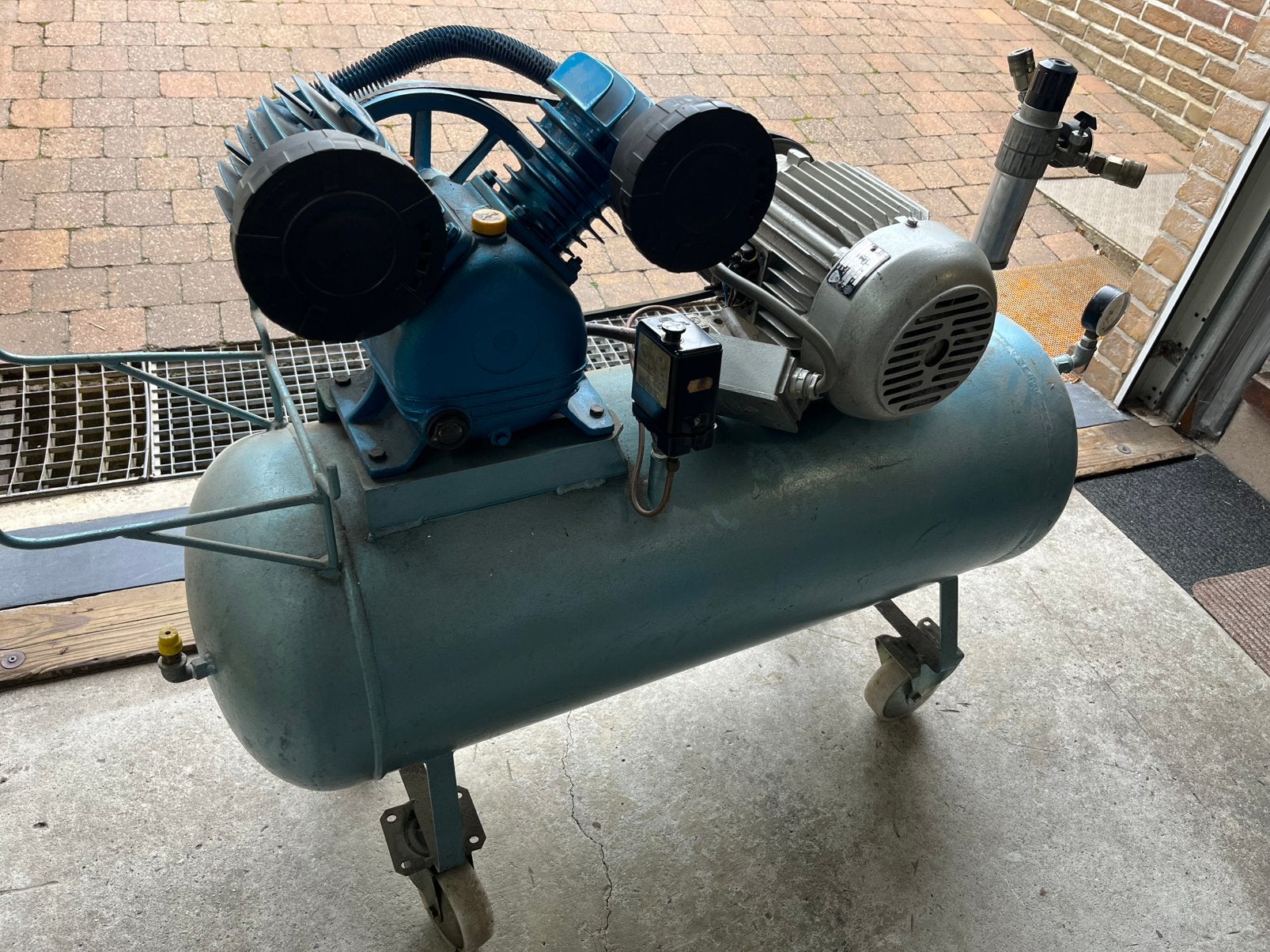 Compressor 120L 380v motor stuk, Doe-het-zelf en Bouw, Ophalen, Gebruikt, Mobiel, 6 tot 10 bar